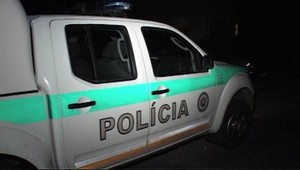 Policajti zobrali mladíkovi nelegálne držanú zbraň